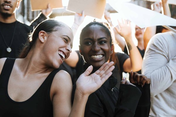 Quels sont les meilleurs circuits pour une aventure culinaire à travers les marchés de rue de Séoul ?